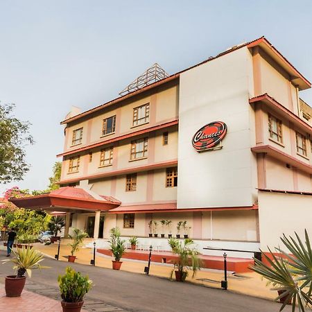 Chances Resort And Casino An Indy Resort Panaji Bagian luar foto