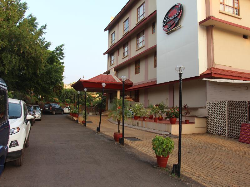 Chances Resort And Casino An Indy Resort Panaji Bagian luar foto