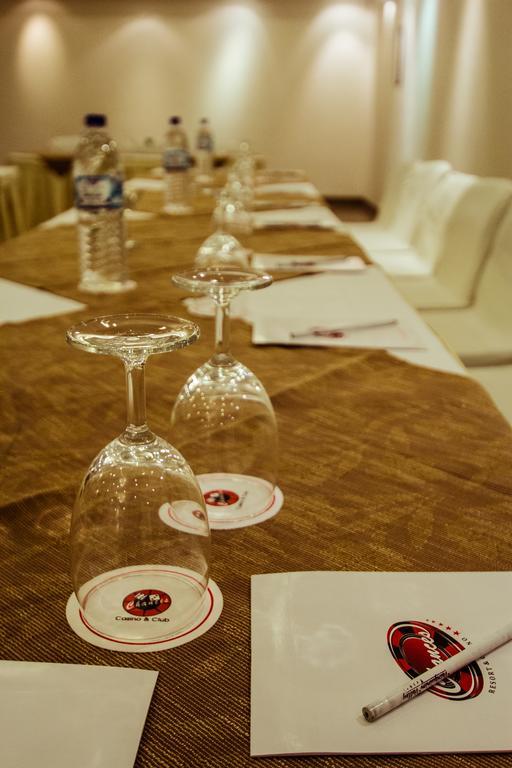 Chances Resort And Casino An Indy Resort Panaji Bagian luar foto