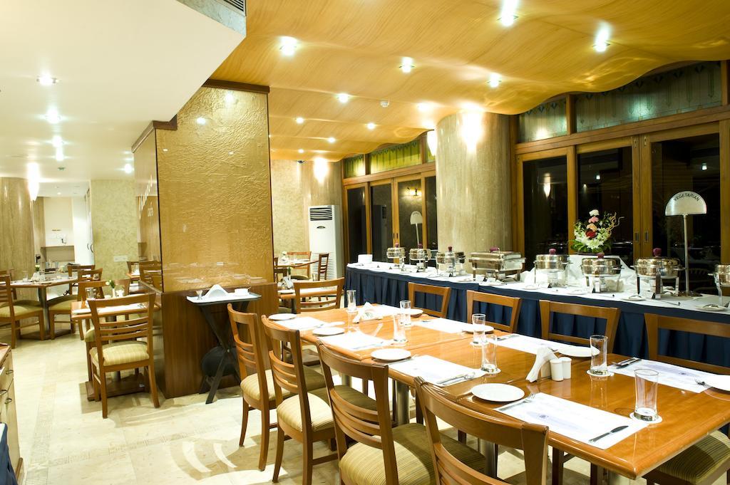 Chances Resort And Casino An Indy Resort Panaji Bagian luar foto